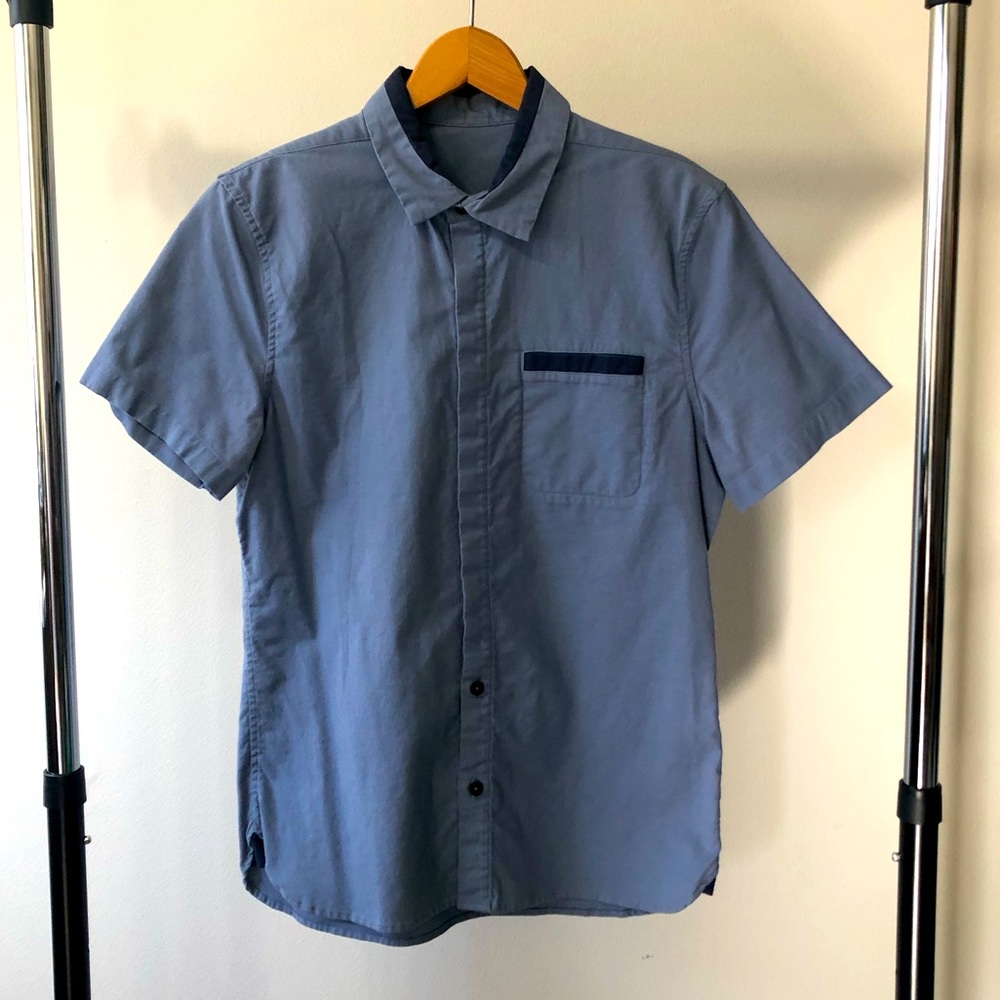 Lululemon. SS Button Up. Blue. Small.